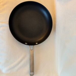 Calphalon Classic 10-Inch Omelette Fry Pan Black new without tags